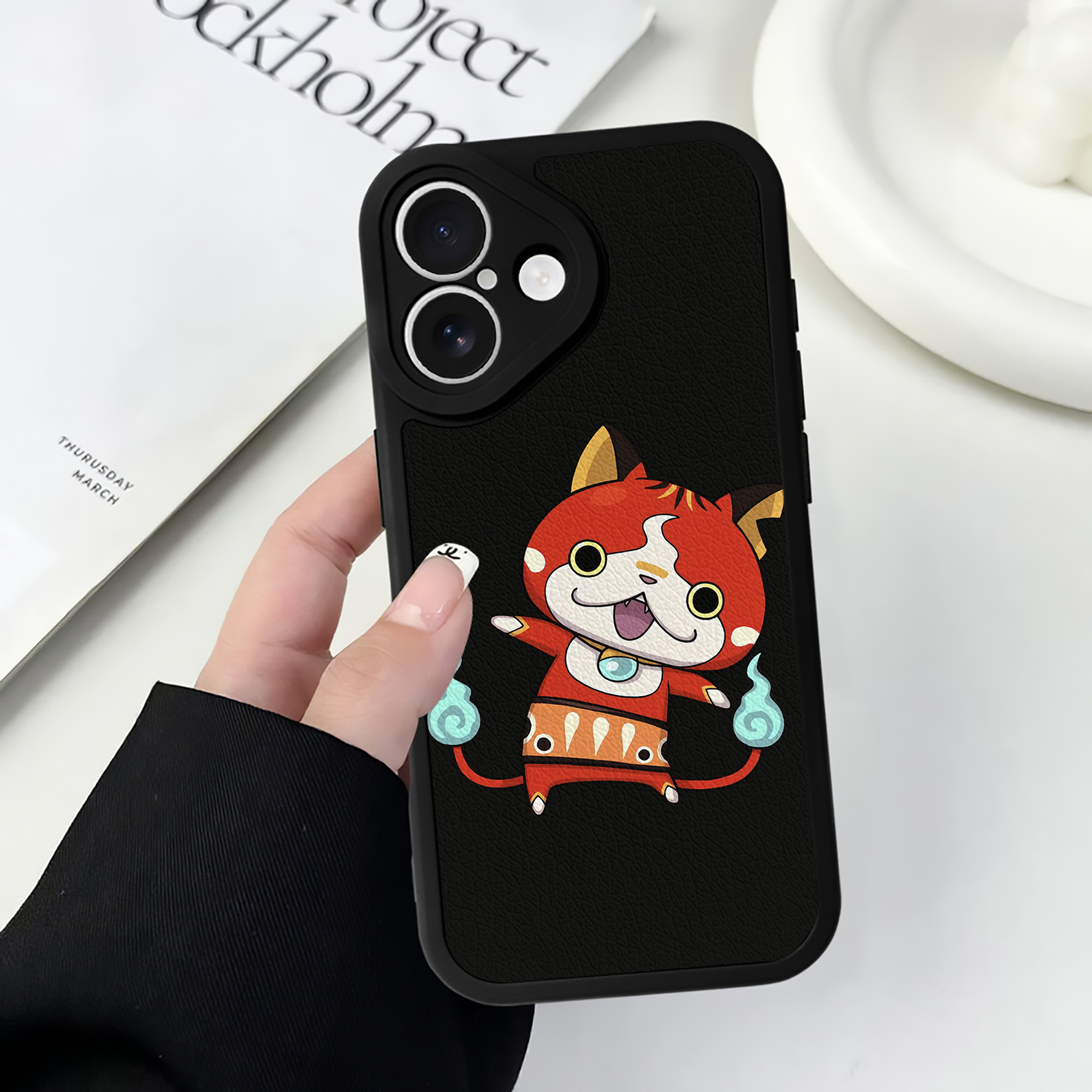 （画像用） 妖怪ウォッチ Yo-kai Watch 【iPhone 16シリーズ対応】シリコンスマホケース（レザー調） 材質：シリコン